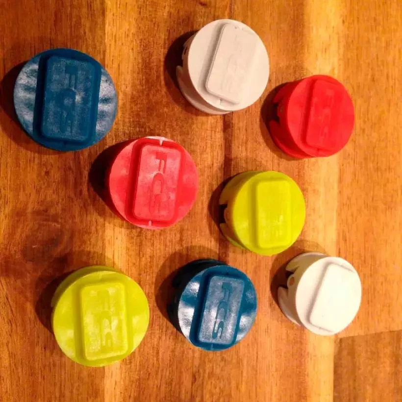 FCS leash plugs