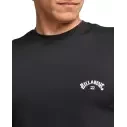 Camiseta Billalong Arch Wave SS preta com proteção UV