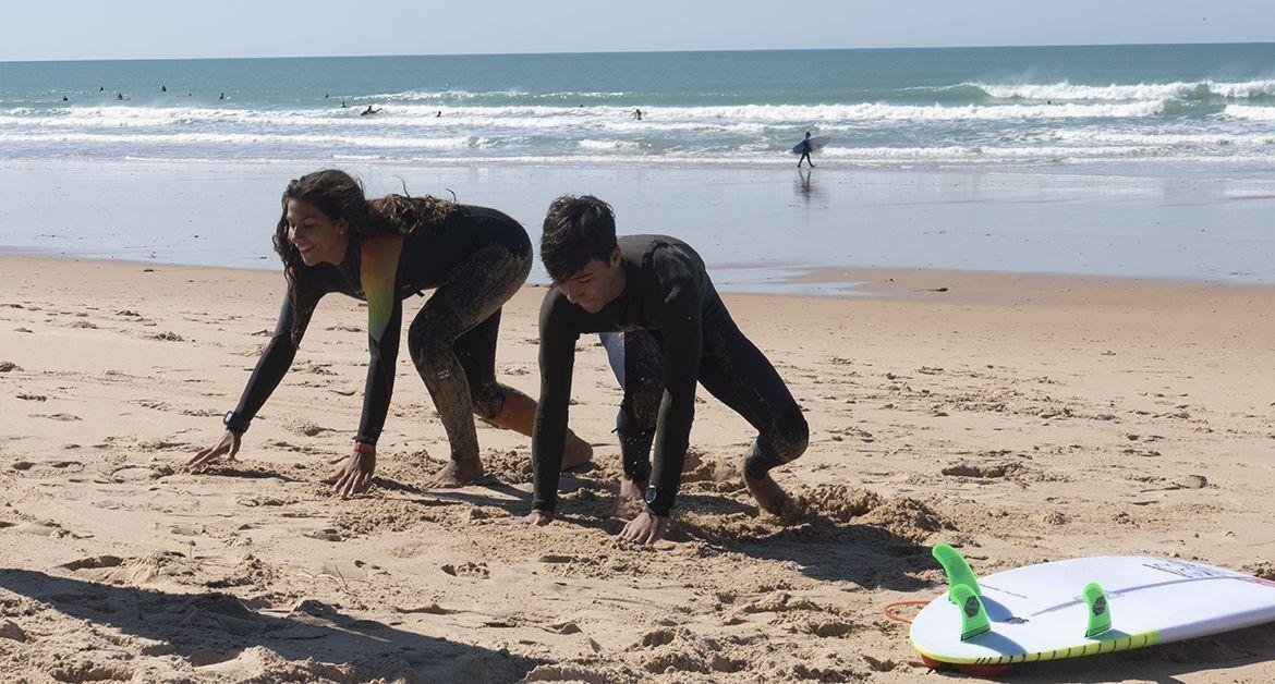 Surf pop up technique: guida completa per salire sulla surfboard