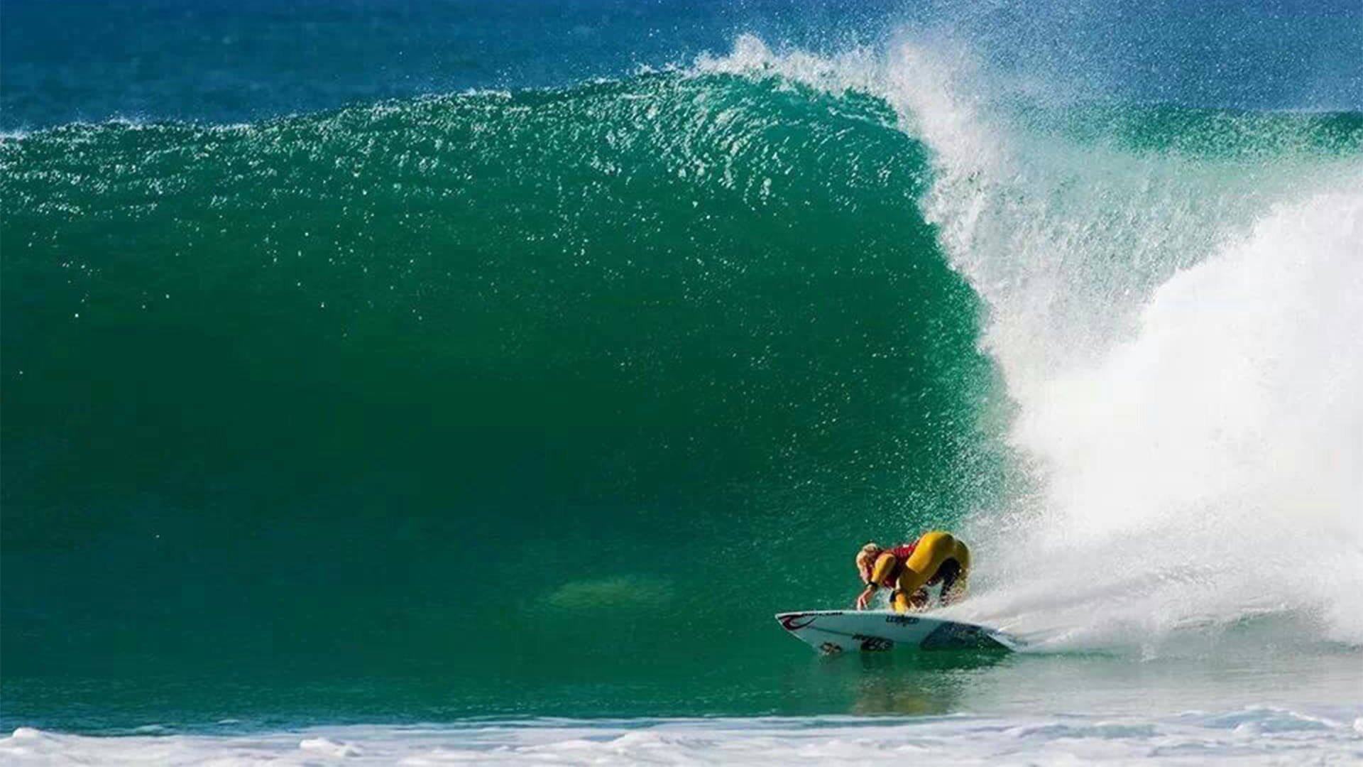 Improve your advanced surfing turns: master the bottom turn