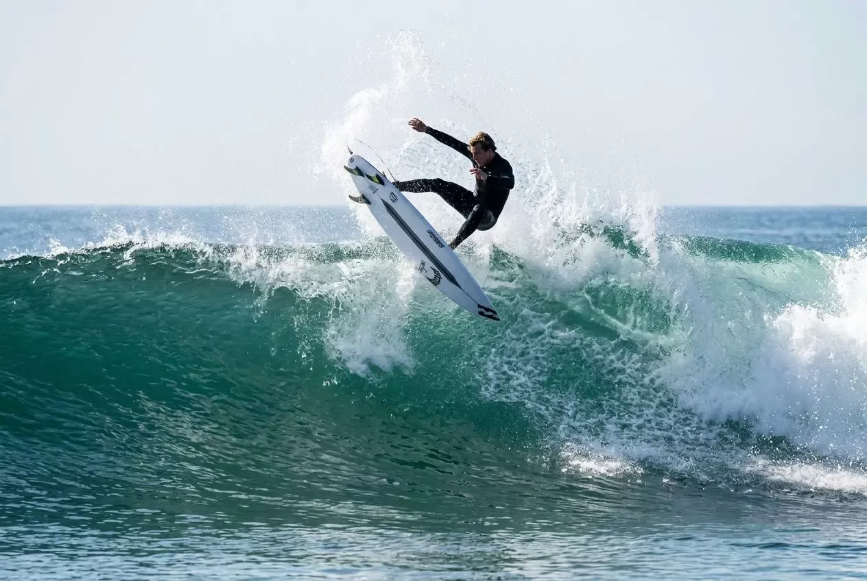 Litragem prancha de surf: tabela de volume por peso e nível
