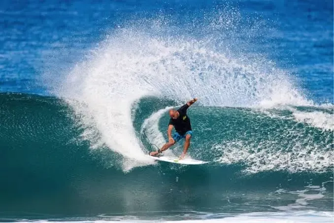 Como fazer manobras de surf: guia técnico passo a passo