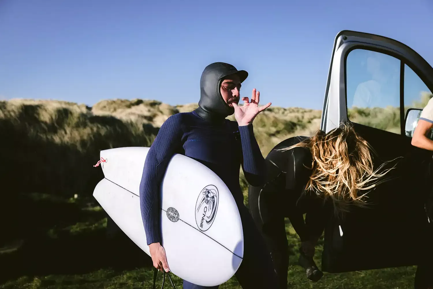 Prancha de surf volume correto: guia por peso e nível