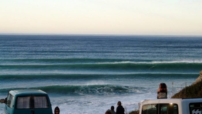 Cosa significa swell nel surf: guida alle onde per surfisti