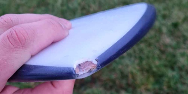 Hoe je de neus van je surfboard repareert